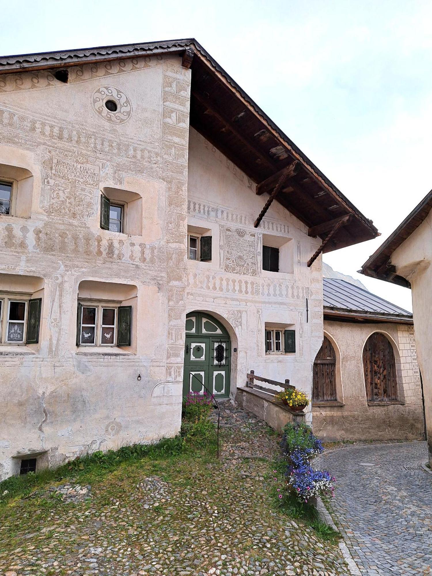 Apartment Chasa Savue Guarda
